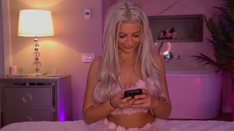 Snapshot of hellenroyy chatting on 20, 9, 2025 hellenroyy online show from 20, 9, 2025