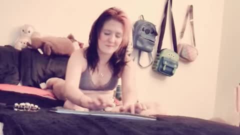 Snapshot of hellienadesroser chatting on 27, 9, 2025 HellienaDesroser online show from 27, 9, 2025
