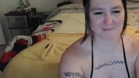 Snapshot of hellienadesroser chatting on 11, 6, 2026 HellienaDesroser online show from 11, 6, 2026
