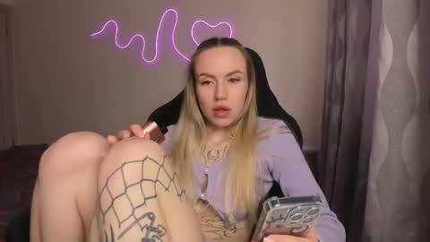 Snapshot of hello_kittykk chatting on 4, 5, 2026 Lisa online show from 4, 5, 2026