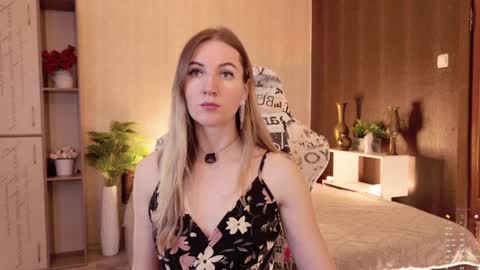 Snapshot of hello_lisha chatting on 4, 5, 2026 Alisia Monday to Friday from 10 am to 4 pm GMT 2 online show from 4, 5, 2026