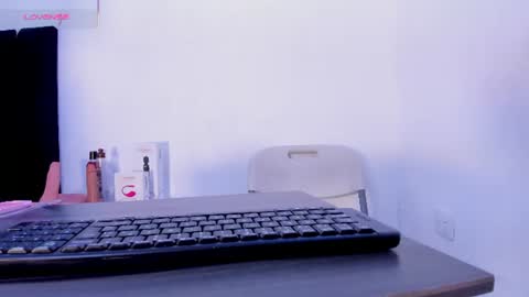 Snapshot of hellokitty38 chatting on 6, 8, 2026 hellokitty38 online show from 6, 8, 2026