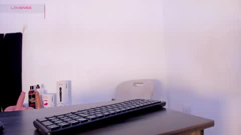 Snapshot of hellokitty38 chatting on 7, 8, 2026 hellokitty38 online show from 7, 8, 2026