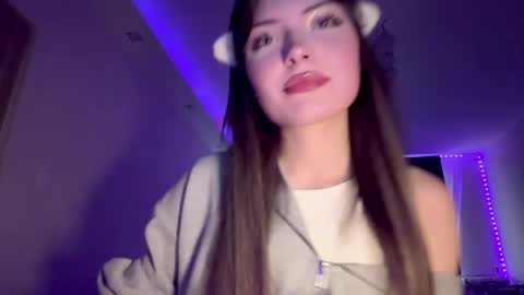 Snapshot of hellyluxury chatting on 13, 5, 2026 hellyluxury online show from 13, 5, 2026