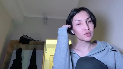 Snapshot of hencamx chatting on 2, 3, 2025 Eva online show from 2, 3, 2025