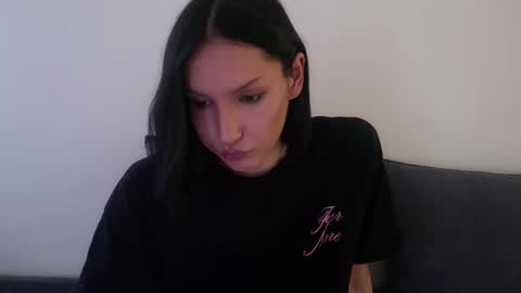 Snapshot of hencamx chatting on 28, 11, 2025 Eva online show from 28, 11, 2025