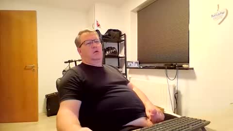 henrikrp1971 online show from 18, 10, 2025