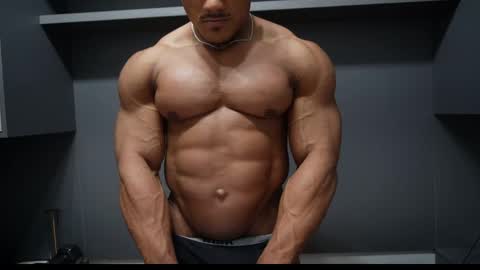 Snapshot of henrimusclee chatting on 31, 3, 2026 Henri online show from 31, 3, 2026