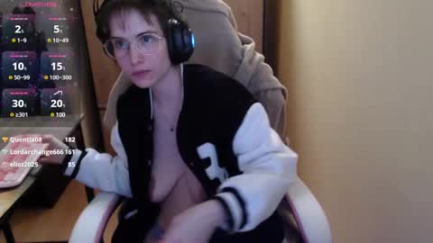 Snapshot of heraluna_ chatting on 27, 12, 2024 HeraLuna online show from 27, 12, 2024