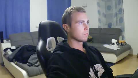 Snapshot of herbstenden chatting on 23, 10, 2025 John Pearl online show from 23, 10, 2025