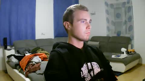 Snapshot of herbstenden chatting on 26, 10, 2025 John Pearl online show from 26, 10, 2025