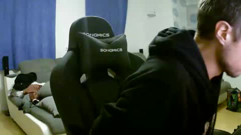 Snapshot of herbstenden chatting on 4, 11, 2025 John Pearl online show from 4, 11, 2025