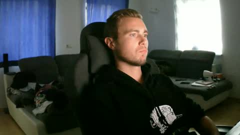 Snapshot of herbstenden chatting on 9, 11, 2025 John Pearl online show from 9, 11, 2025