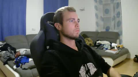 Snapshot of herbstenden chatting on 14, 11, 2025 John Pearl online show from 14, 11, 2025