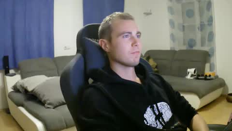 Snapshot of herbstenden chatting on 28, 11, 2025 John Pearl online show from 28, 11, 2025