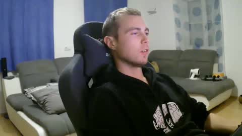 Snapshot of herbstenden chatting on 4, 12, 2025 John Pearl online show from 4, 12, 2025