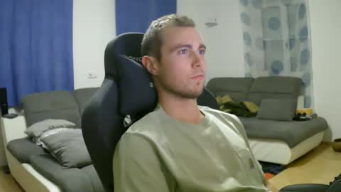 Snapshot of herbstenden chatting on 5, 12, 2025 John Pearl online show from 5, 12, 2025