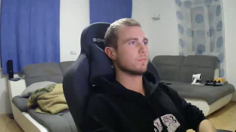 Snapshot of herbstenden chatting on 13, 12, 2025 John Pearl online show from 13, 12, 2025