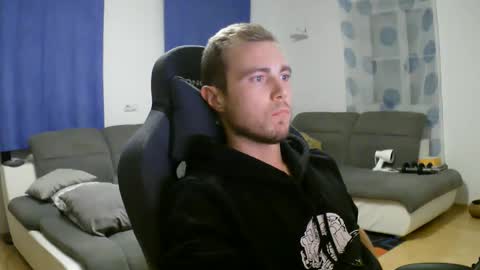 Snapshot of herbstenden chatting on 17, 12, 2025 John Pearl online show from 17, 12, 2025