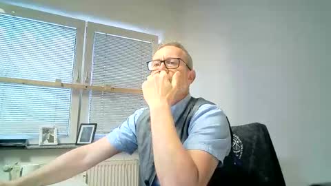 Snapshot of hering76 chatting on 28, 5, 2026 hering76 online show from 28, 5, 2026