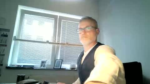 Snapshot of hering76 chatting on 3, 6, 2026 hering76 online show from 3, 6, 2026