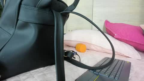 Snapshot of hermione_brown chatting on 6, 6, 2026 hermione_brown online show from 6, 6, 2026