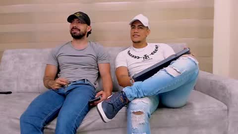 heteros men online show from 1, 3, 2025