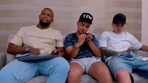 heteros men online show from 3, 3, 2025