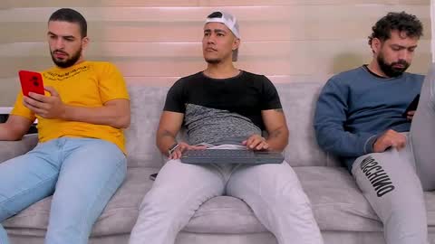 heteros men online show from 6, 3, 2025