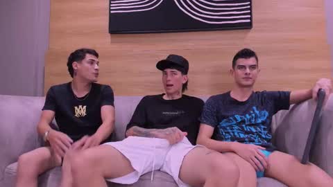 heteros men online show from 3, 2, 2026