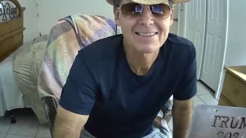 Snapshot of hewes1 chatting on 20, 1, 2025 hewes1 online show from 20, 1, 2025