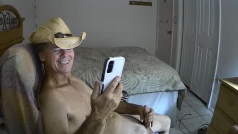 Snapshot of hewes1 chatting on 12, 2, 2025 hewes1 online show from 12, 2, 2025