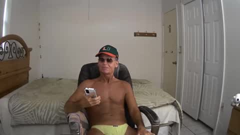 Snapshot of hewes1 chatting on 8, 9, 2025 hewes1 online show from 8, 9, 2025