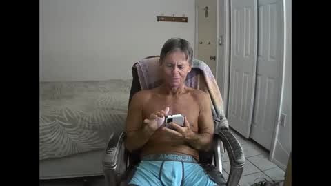 Snapshot of hewes1 chatting on 19, 10, 2025 hewes1 online show from 19, 10, 2025