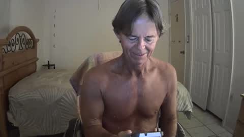 Snapshot of hewes1 chatting on 6, 5, 2026 hewes1 online show from 6, 5, 2026