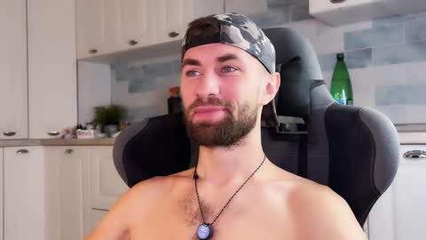 Snapshot of hey_arnold chatting on 28, 11, 2025 Arnold online show from 28, 11, 2025