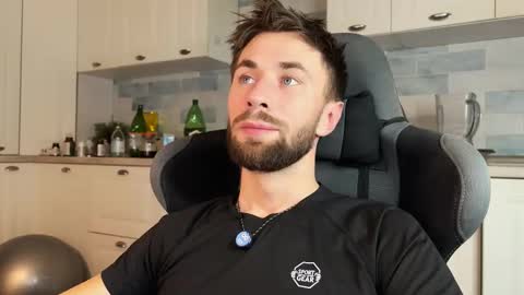 Snapshot of hey_arnold chatting on 14, 12, 2025 Arnold online show from 14, 12, 2025