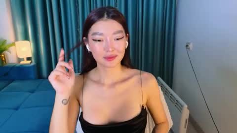 Snapshot of hey_herbal chatting on 23, 10, 2025 Audrey online show from 23, 10, 2025