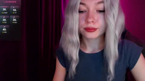 Snapshot of hey_nora_ chatting on 17, 12, 2024 Nora online show from 17, 12, 2024