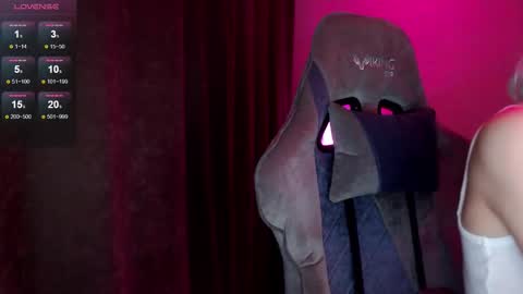 Snapshot of hey_nora_ chatting on 22, 9, 2025 Nora online show from 22, 9, 2025