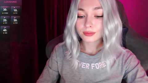 Snapshot of hey_nora_ chatting on 17, 10, 2025 Nora online show from 17, 10, 2025