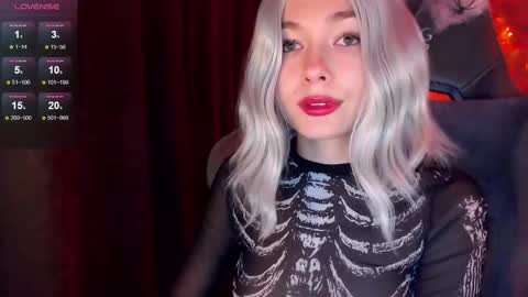 Snapshot of hey_nora_ chatting on 30, 10, 2025 Nora online show from 30, 10, 2025