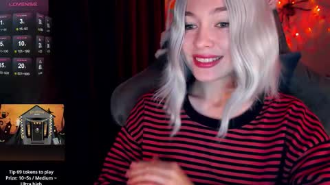 Snapshot of hey_nora_ chatting on 1, 11, 2025 Nora online show from 1, 11, 2025