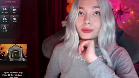 Snapshot of hey_nora_ chatting on 3, 11, 2025 Nora online show from 3, 11, 2025