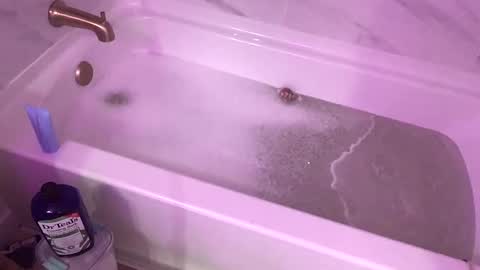 Snapshot of heynicole01 chatting on 4, 1, 2025 FlexieFae online show from 4, 1, 2025