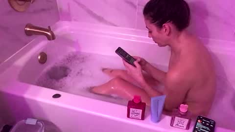 Snapshot of heynicole01 chatting on 12, 1, 2025 FlexieFae online show from 12, 1, 2025