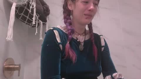 Snapshot of heynicole01 chatting on 31, 1, 2025 FlexieFae online show from 31, 1, 2025