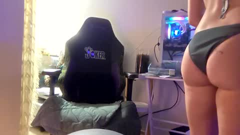 Snapshot of heynicole01 chatting on 27, 2, 2025 FlexieFae online show from 27, 2, 2025