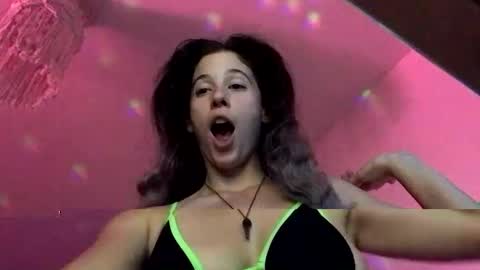 Snapshot of heynicole01 chatting on 5, 10, 2025 FlexieFae online show from 5, 10, 2025