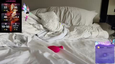 Snapshot of heynicole01 chatting on 12, 5, 2026 FlexieFae online show from 12, 5, 2026